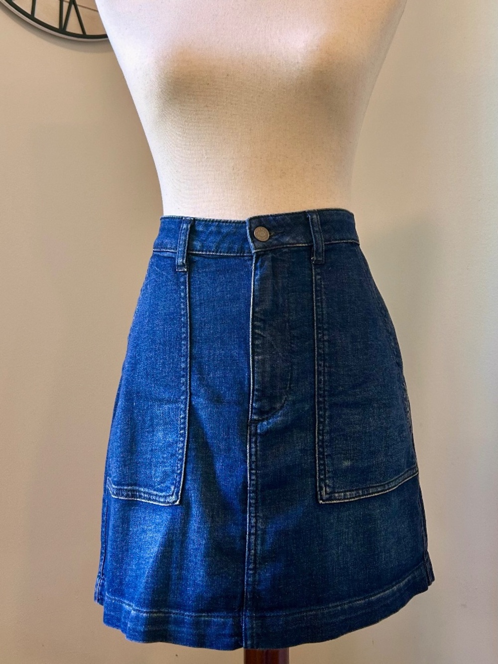 Faherty Sunwashed Denim Utility Skirt Slate Cove Wash Size 8 EUC